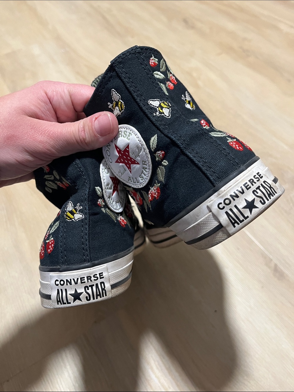 Converse Black High Tops Embroidered Strawberry Size 7 - Picture 9 of 10